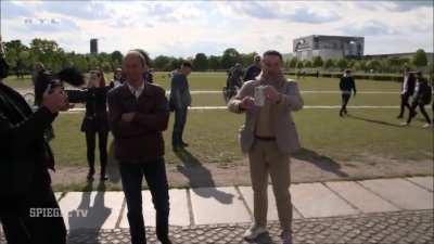 Elder Scrolls NPC vor dem Bundestag