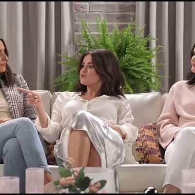 With Cara out of town, Selena explains what she needs from her girls..