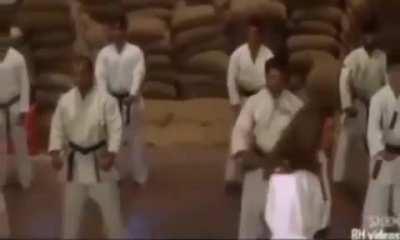 Watches anime once ..also 🇮🇳🤝🇯🇵