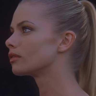 Jaime Pressly in 100 Girls (2000)