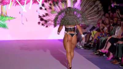 Dani juicy booty🍑