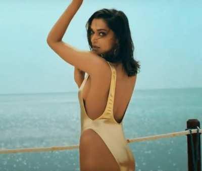 Sexiest Curves & Sideboobs of Cumdevi Deepika Padukone in Bikini!👙🔥