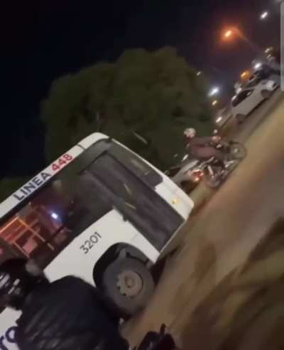 Pip pip permiso señor motociclista