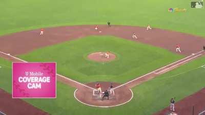 [Highlight] Jarren Duran tries to run on Patrick Bailey, gets a face full of glove for his efforts