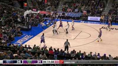 [Highlight] Thanasis tricks his defender with a fake and then slams it on Desmond Bane!