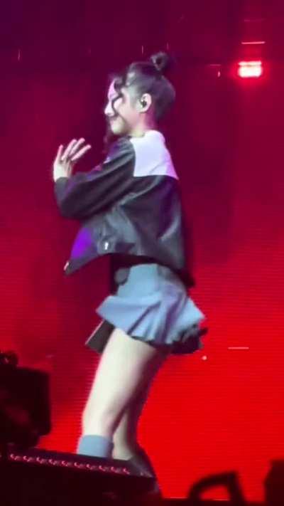 Nice ass cheeks ✅ + Sexy back ✅ + Bouncy boobies ✅ + Nice body curves ✅ = total whole package 🥵🤤😋👅