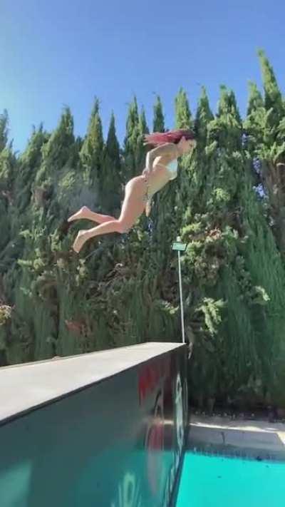 girls ina gif. Diving In