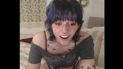 alt camgirl compares two cocks