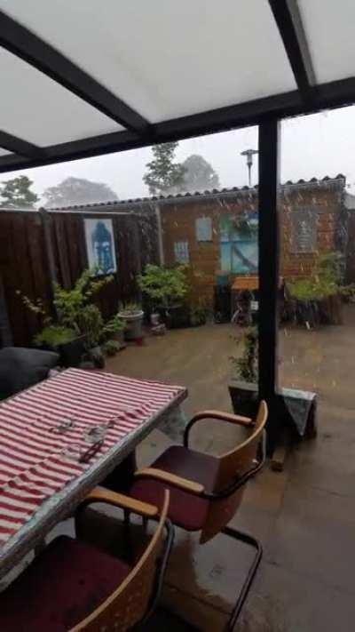 Extreme rain in the Netherlands, normally rain doesn't make our loungeset wet.