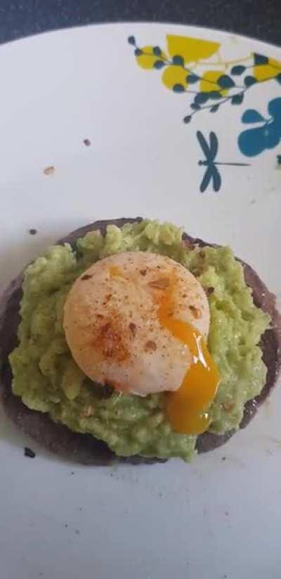 Skinny burger, smashed chinese chilli salt avocado and a singular runny egg yolk 🤤