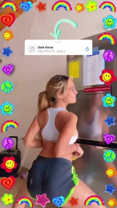 @emnytwerking #emnytwerking