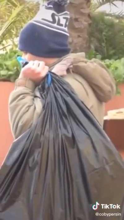 Get a load of this idiot