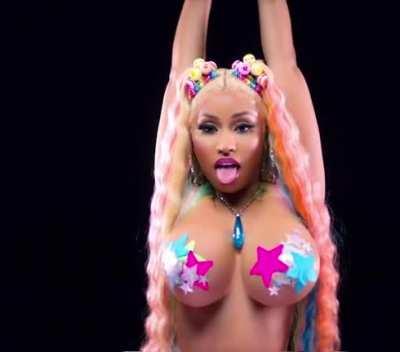 Nicki Minaj in slow mo