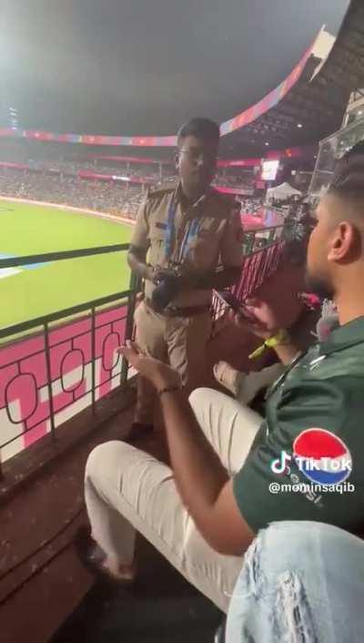 Fans are being told to stop chanting “Pakistan Zindabad” in the stadium 😬.