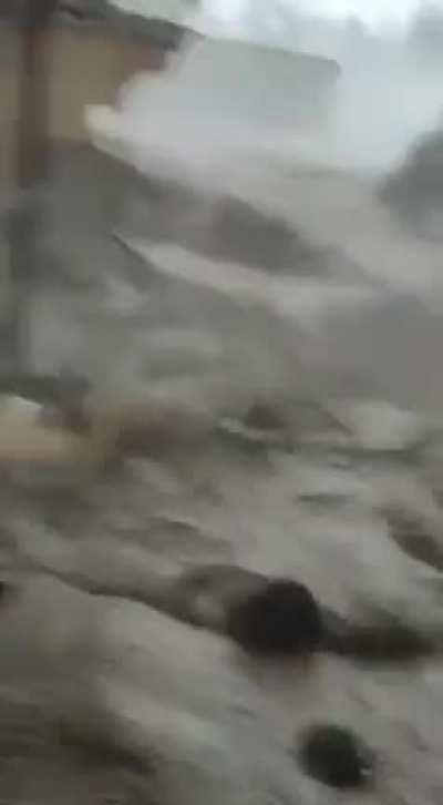 Le encanta filmar cuando llueve :)