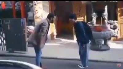 Pewds is it true that Japanese people won't stop bowing before you stop?