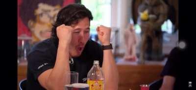 Me: hits an enderman* Enderman: