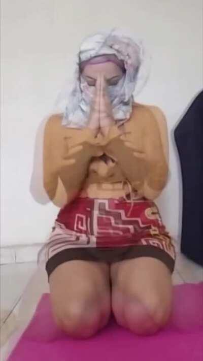 I was getting hot while praying .. so instead I decided to show you my tits! 🙏🏻