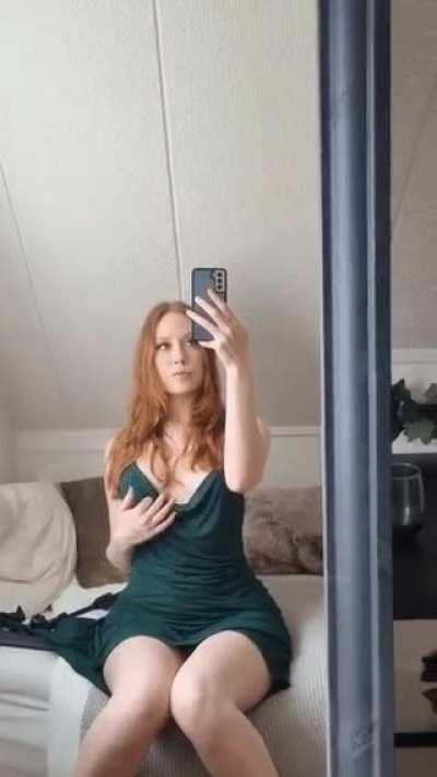 [reddit] dm me to do a body swap rp, You wake up to a snap from your cute redhead and little do you know it’s your best friend in her body