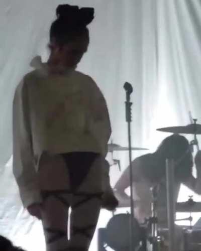 Her cheeks deserve to be worshiped (flashing lights warning)