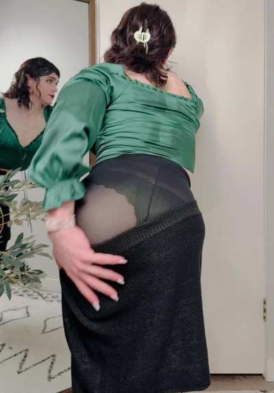 Sometimes just a little tease is better 😉💋