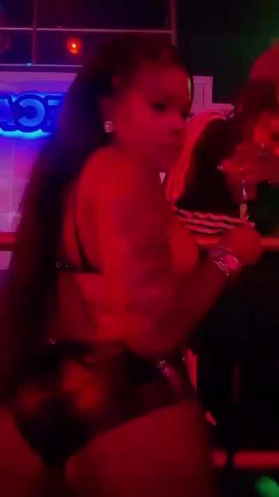 Bad ass dancer @realqueen_nikki