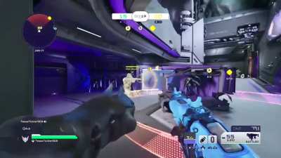 Got em with the ol' Texas Switch. This is why I love Splitgate. Nothing in gaming is more satisfying to me than breaking ankles with portals and getting a clean flank. Maybe portal kills but that's still Splitgate.