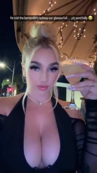 ᴄʜᴇᴇʀs ʙᴀʀʙɪᴇ👅