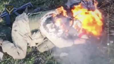 A Ukrainian drone drop sets a Russian soldier on fire. A second drone drop makes the body disappear. Operational Command Luhansk.(music from Source)