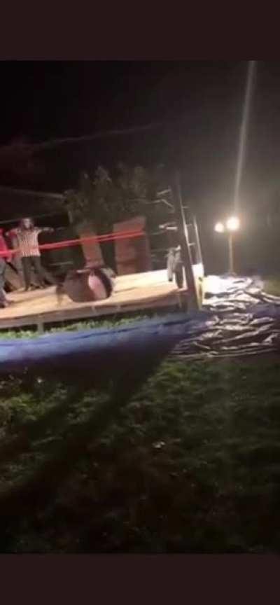 TW : Amateur wrestler broke both of his legs