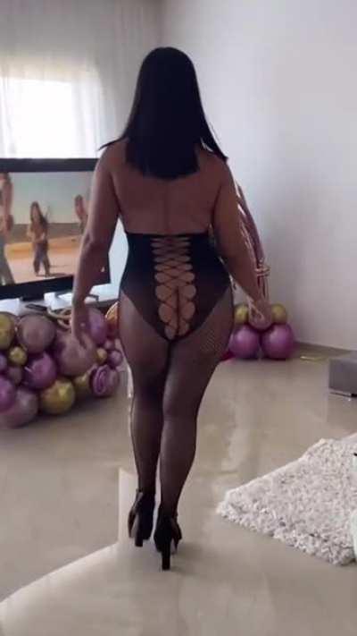 Do we enjoy a fat ass walk ?