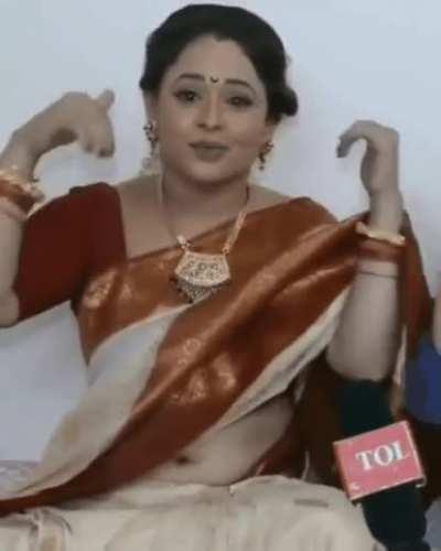 Madhavi Bhabhi Giving Content To Fap On! Look At Her Hot, Deep Navel 😍