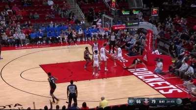 [Highlight] Sengun throws down the absolute poster over poor Aaron Wiggins!