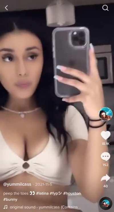 u alr kno i bought some custom feet content off her OF @yummilcass