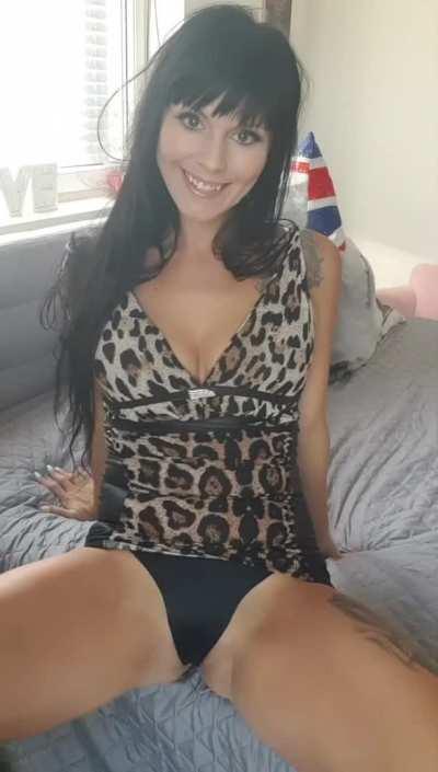 Come undress me! daily hot Videos + Photos! SaucyLuna