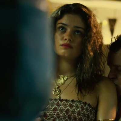 [Nipple] Sophie Charlotte in Serra Pelada (2013)