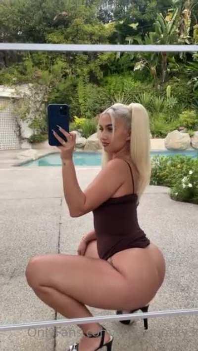 A lil booty shake 🍑