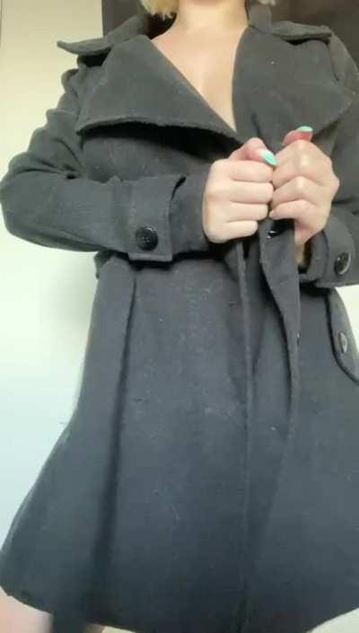 If you like hot blondes with big natural tits and shaved pussy, don't miss me. I have more than 500 videos and 400 pics and you receive a masturbation video when subscribing