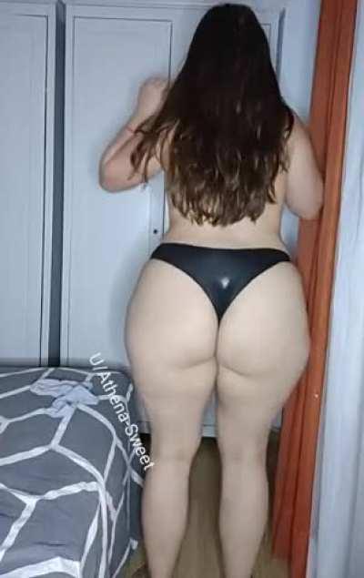 Would you fuck a thick girl like me?