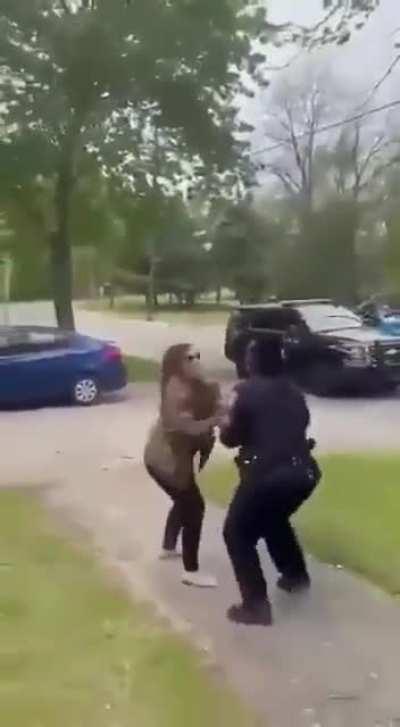 Chick moons the cops and gets tased in the ass