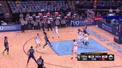 [Highlight] Morant crosses, spins, fades, and hits