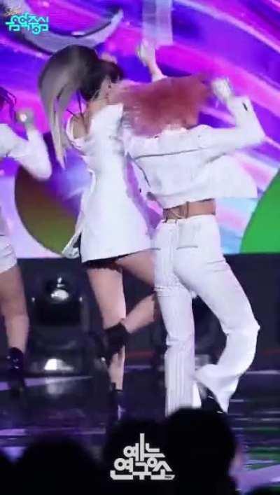 SON CHAEYOUNG (featuring KIM DAHYUN, CHOU TZUYU & MYOUI MINA)