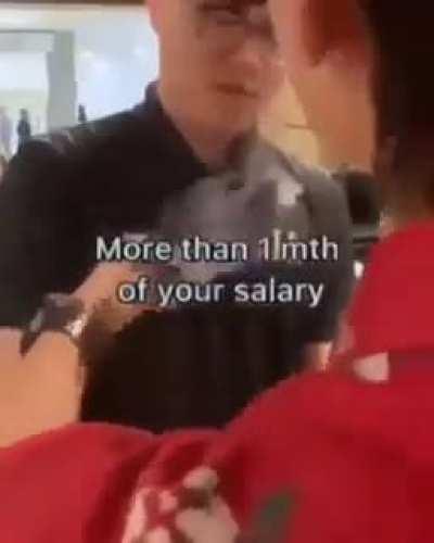 Chad boss demands respect from customer