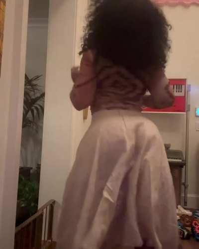 sza shaking that ass