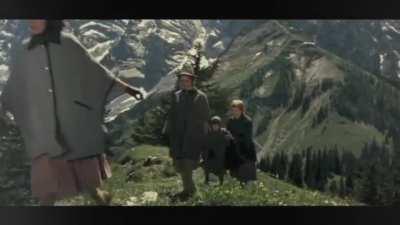 The Von Trapp family goes south (sound on)