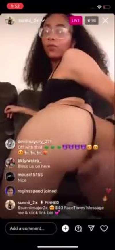 Sunnii teasing simps with her sexy lightskin body while getting drunk🥃 & high🍃🚬