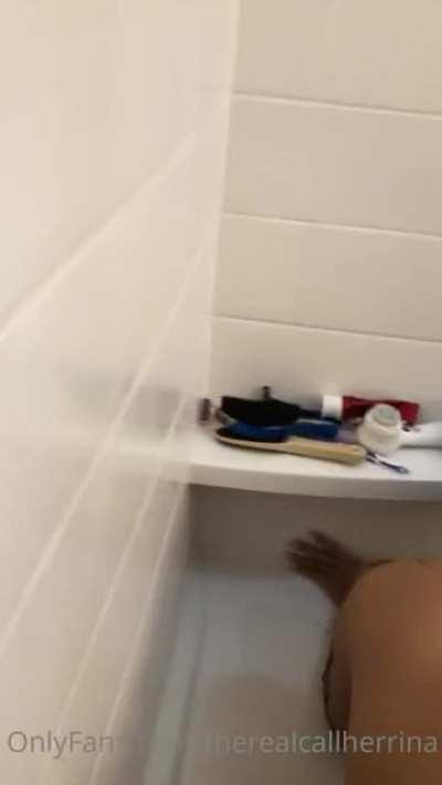 Getting that ass cracked up in the shower