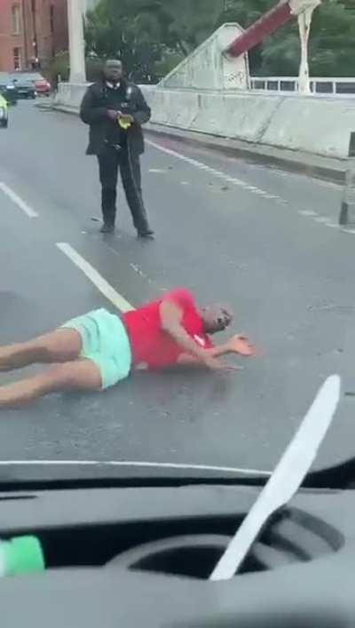 Guy gets tasered and jumps off Chelsea bridge