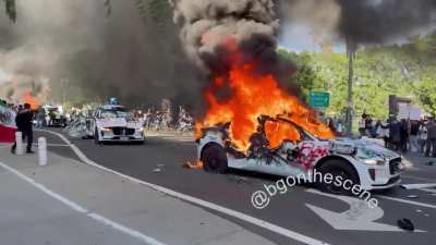 Way mo Waymos on fire