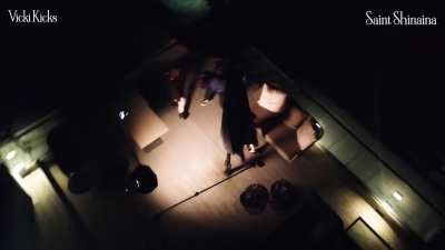 Ballbusting in the city center on the roof of a restaurant 😈